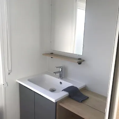 A Avec Piscine بيت للعطل كانيه