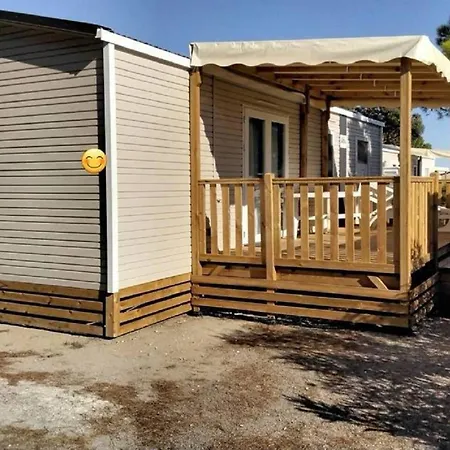 A Avec Piscine بيت للعطل