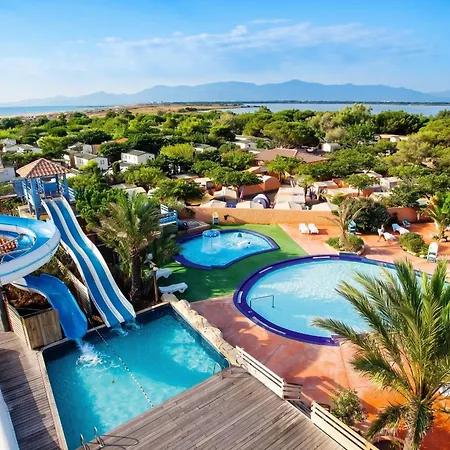 A Avec Piscine 카네트